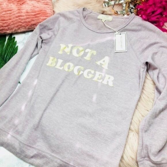 NWT Francesca’s Collections Blogger Graphic Sweater Top - Picture 1 of 5